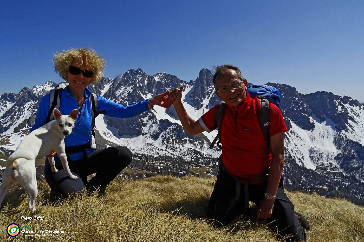 65 In cresta  sulla cima del Gardena col Cimon della Bagozza da sfondo.JPG -                                